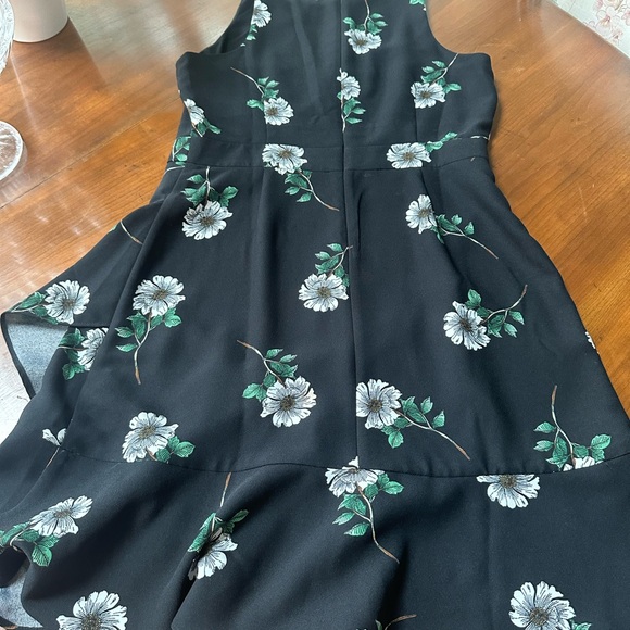 Banana Republic pretty black and white floral print sleeveless dress, size 8 - Picture 4 of 10